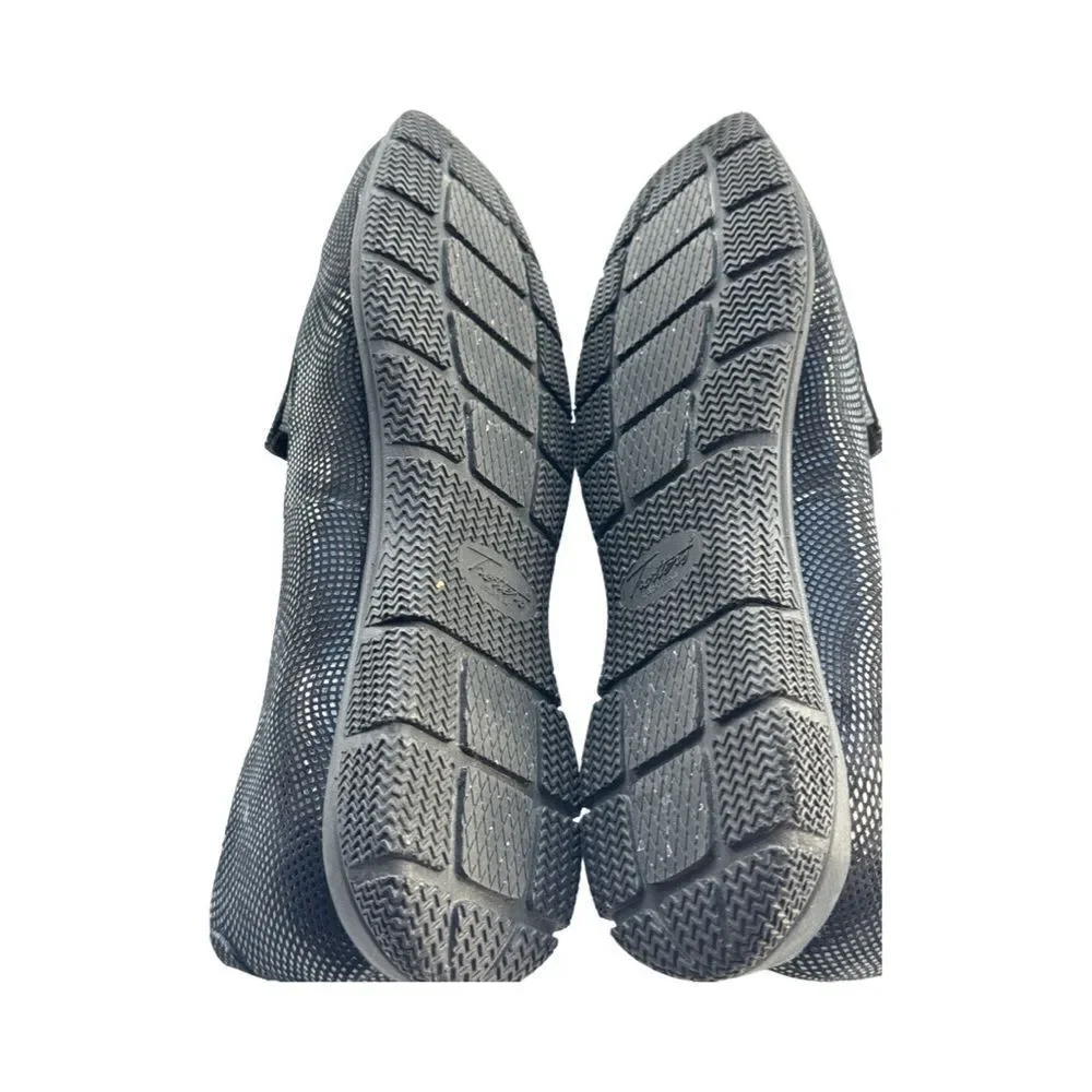 Trotters Universal Loafer. Black Mini Dot.